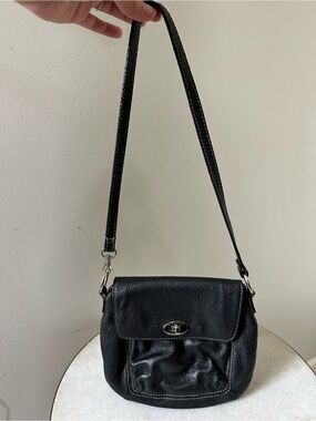Stone Mountain Classic Black Leather Shoulder Bag Turnlock Y2K 90s Minimalist